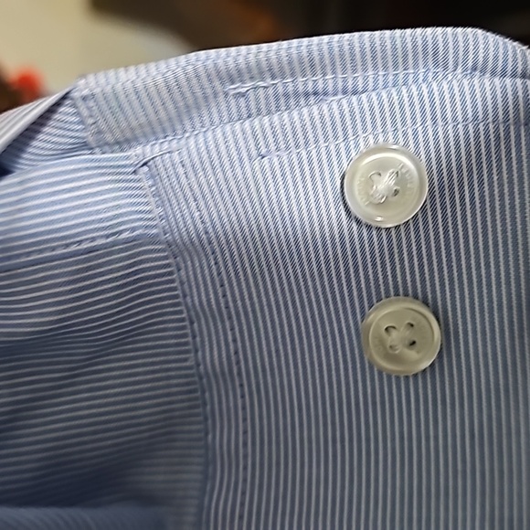 Blue and white thin lined Tommy Hilfiger dress shirt for men - Picture 5 of 7